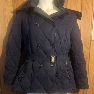 Cole Haan women’s short hooded puffer jacket. Size large. Blue.